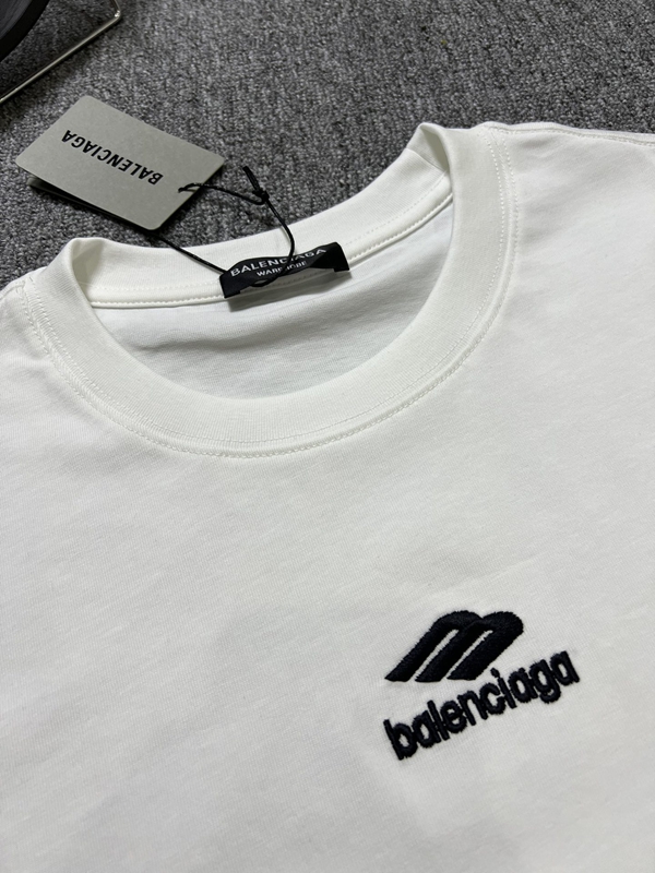 ブランドTシャツ側面デザイン